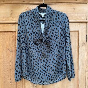 Cupcakes and Cashmere NWT Blue Black Leopard Print Front Tie Blouse Size S